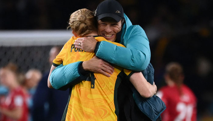 Australia´s coach Tony Gustavsson (R) congratulates Australia´s defender #04 Clare Polkinghorne (L) at the end of the Australia and New Zealand 2023 Women´s World Cup round of 16 football match between Australia and Denmark at Stadium Australia in Sydney on August 7, 2023.—AFP