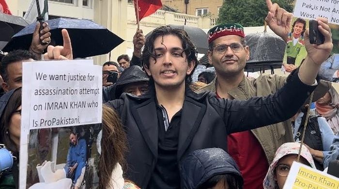 İngiltere merkezli PTI aktivisti, İslamabad polisi tarafınca terör davasında tutuklanmasının arkasından tepki gösterdi