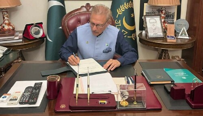 President Dr Arif Alvi signing the Pakistan Electronic Media Regulatory Authority (Amendment) Bill 2023 into law, at Aiwan-e-Sadr, Islamabad. — Twitter/@PTVNewsOfficial