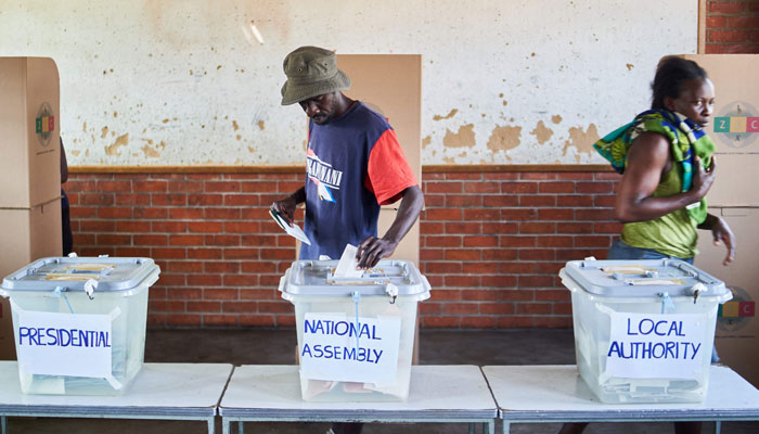 A man casts his vote at a polling station during Zimbabwe´s presidential and legislative elections in Bulawayo on August 23, 2023. Zimbabweans on August 23, 2023, began voting in closely-watched presidential and legislative elections.—AFP