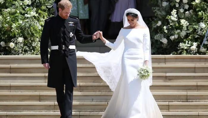 Was Meghan Markle’s wedding dress missing ‘something blue’ tradition?