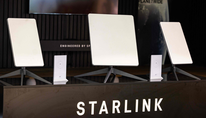 Starlink uydu antenleri, 31 Ağustos 2023'te tüketici elektroniği ve ev aletlerine yönelik uluslararası ticaret fuarı Internationale Funkausstellung'da (IFA) görüldü. — AFP