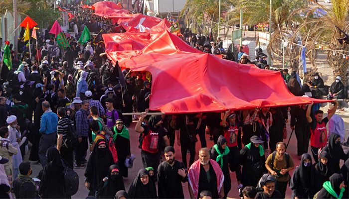 Shiite Muslim pilgrims march through Najaf on September 2, 2023, on their way to the central Iraqi shrine city of Karbala to take part in the Arbaeen religious festival, which marks the 40th day after Ashura, commemorating the seventh-century killing of Prophet Mohammed´s PBUH grandson, Imam Hussein(RA).— AFP/file
