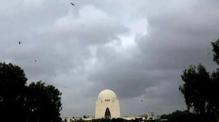 Karaçi parçalı bulutlu, bugün hafifçe yağmur planlanıyor