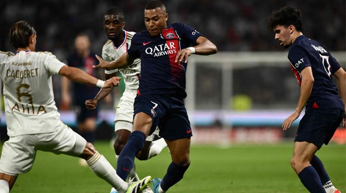 Kylian Mbappe’nin iki gol atmasıyla PSG Lyon’u Ligue 1’in altına itti