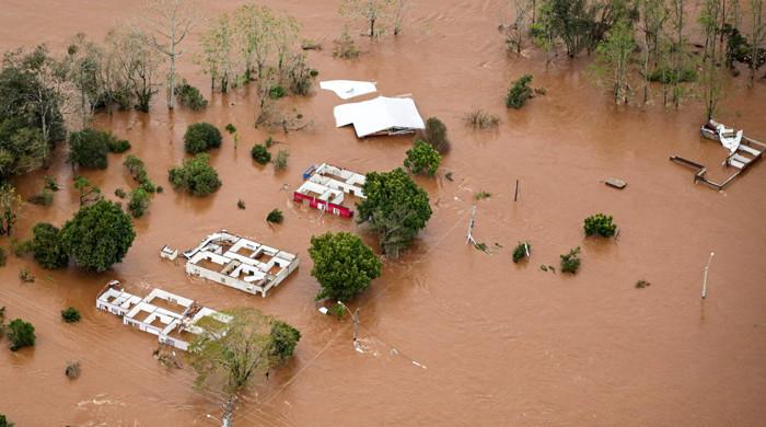 席卷巴西南部乡村小镇的强飓风已造成 21 人死亡