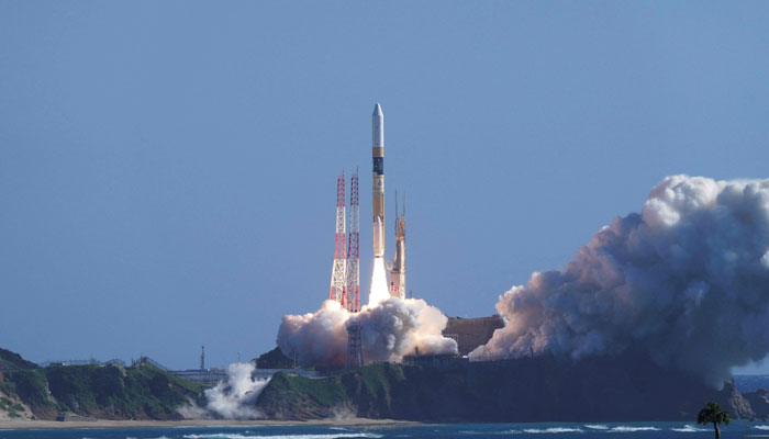 This handout photo taken on September 7, 2023 and released by Japan Aerospace Exploration Agency (JAXA) shows a H-IIA rocket carrying a small lunar surface probe and other objects lifting off from the Tanegashima Space Centre on Tanegashima island, Kagoshima prefecture.—AFP