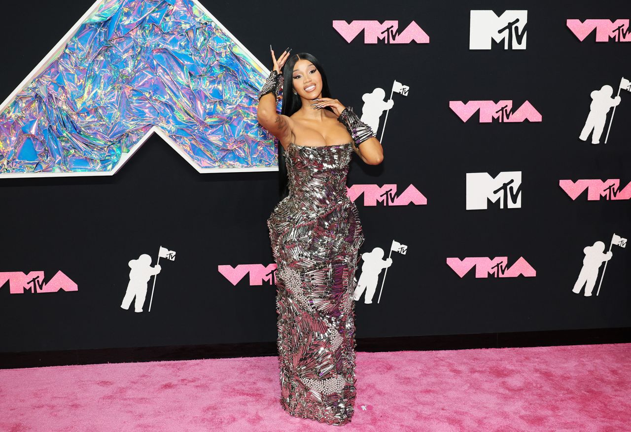 MTV VMAs 2023 کے ریڈ کارپٹ پر بہترین لباس پہنے ہوئے مشہور شخصیات: اسے چیک کریں۔