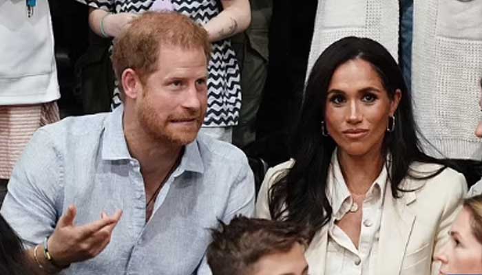 Prince Harry switches to shy child, Meghan remains in maternal mode in reaction to crowds