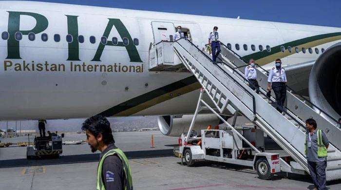 پی آئی اے نے فلائٹ آپریشن کی معطلی کو روکنے کے لیے 18 ارب روپے کا قرض حاصل کر لیا۔