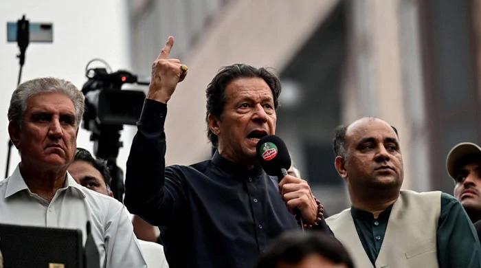 Imran Khan, hususi mahkeme tarafınca kefalet talebinin reddedilmesine karşı IHC’yi harekete geçirdi