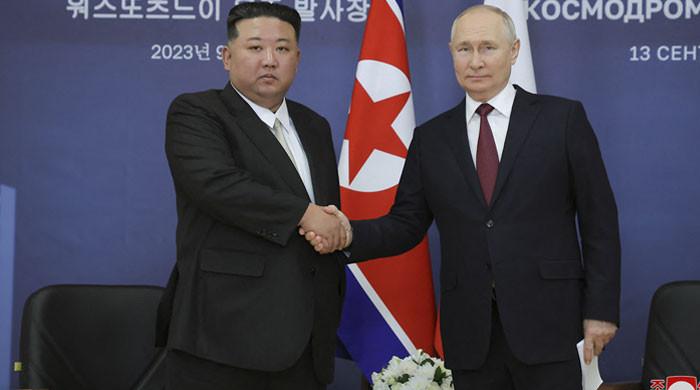 Kim, Rusya gezisi sona ererken Putin’i Şimal Kore’ye çağrı etti