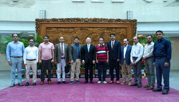 Assistant Foreign Minister Nong Rong (centre) meets with the Press Corps from Balochistan Province of Pakistan on September 18, 2023. — Chinas Ministry of Foreign Affairs website/fmprc.gov.cn