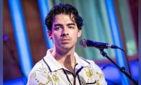 Joe Jonas gives shout-out to parents and parents-to-be during his concert