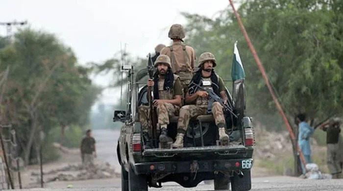 Şimal Veziristan’da teröristlerle çapraz ateşte bir asker şehitliğini kucakladı
