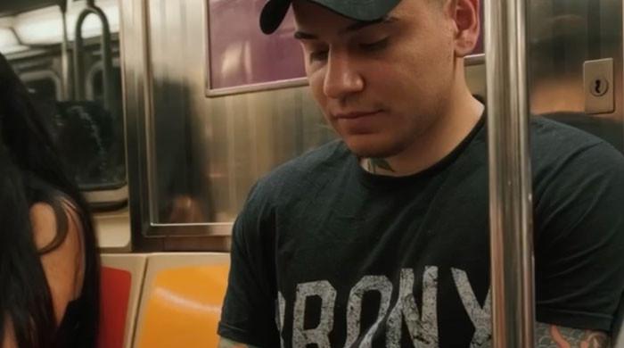 Eskizleriyle New York metro yolcularını büyüleyen meşhur TikTok sanatçısı kişisel sergisini açtı
