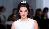 Kendall Jenner Trolled For 'bad' Versace Runway Walk At Milan Fashion Week