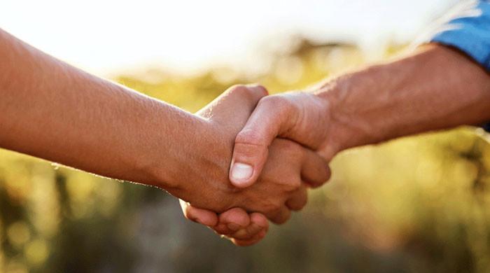What your handshake says about your heart health, life expectancy