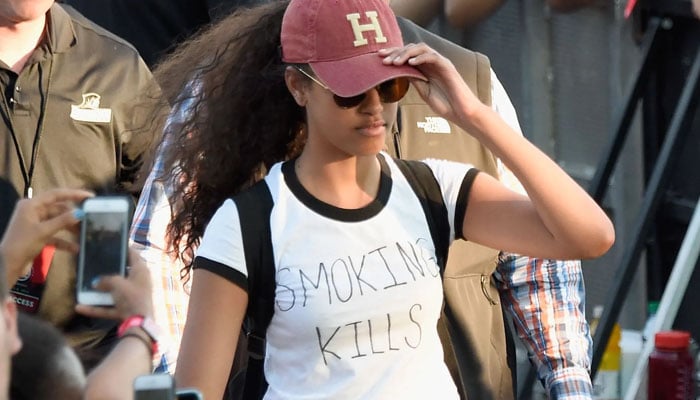 Malia Obama wearing a smoking kills t-shirt at a music festival. — Social media @grosbygroup