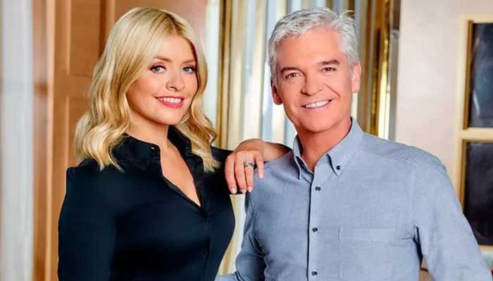 Heartbroken Holly Willoughby was forced to make tearful announcement of quitting her show