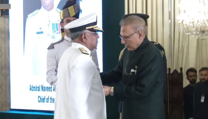 President Dr Arif Alvi (right) confers the Chief of Naval Staff Admiral Naveed Ashraf with Nishan-e-Imtiaz Military. —
