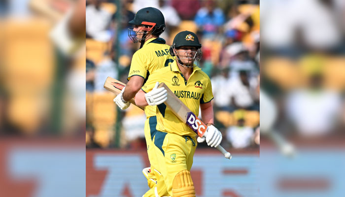 Australia´s David Warner (right) and Mitchell Marsh run between the wickets during the 2023 ICC Men´s Cricket World Cup between Australia and Pakistan at the M. Chinnaswamy Stadium in Bengaluru on October 20, 2023. — AFP