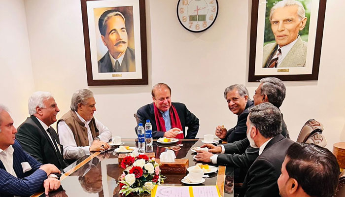 PML-N supremo Nawaz Sharif is holding meeting with his legal team soon after landing at Islamabad airport on October 21, 2023. — GeoNews