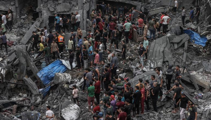 Palestinians search for survivors and victims after Israeli attacks on al-Shati refugee camp, Gaza, on October 27, 2023. — Anadolu