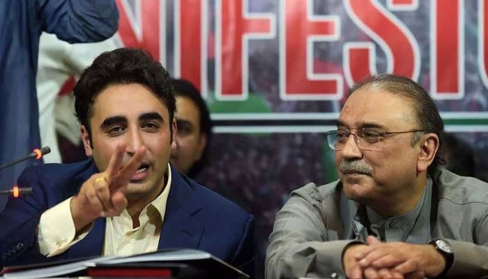 Pakistan Peoples Party (PPP) Chairman Bilawal Bhutto-Zardari (left) and partys Co-chairman Asif Ali Zardari. — AFP/File
