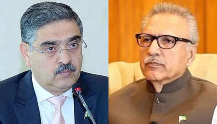 President Arif Alvi (right) and caretaker Prime Minister Anwaar-ul-Haq Kakar. — APP/File