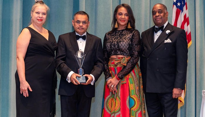 Saeed Sheikh (second left) receives Global Seven Outstanding Humanitarian Award. —  Reporter