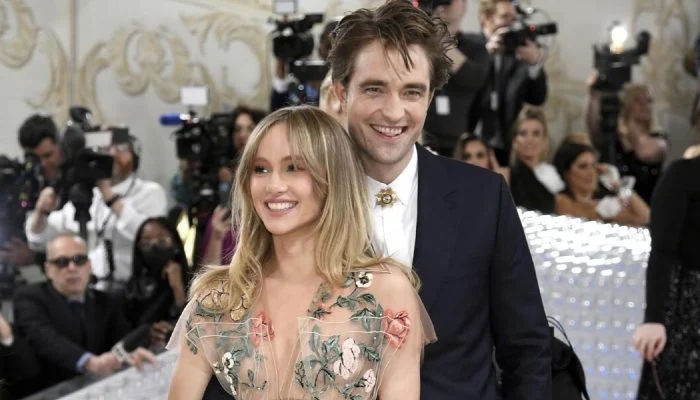 Suki Waterhouse attend son premier enfant, Robert Pattinson