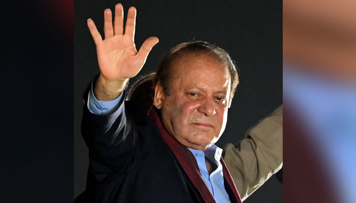 Pakistan´s former Prime Minister Nawaz Sharif waves to his supporters gathered at a park during an event held to welcome him in Lahore on October 21, 2023. — AFP