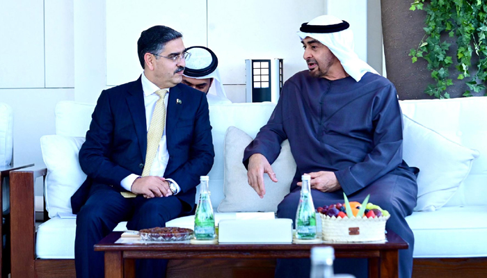 Caretaker Prime Minister Anwaar-ul-Haq Kakar (left) meets UAE President Sheikh Mohamed bin Zayed Al Nahyan in Abu Dhabi on November 27, 2023. — PID