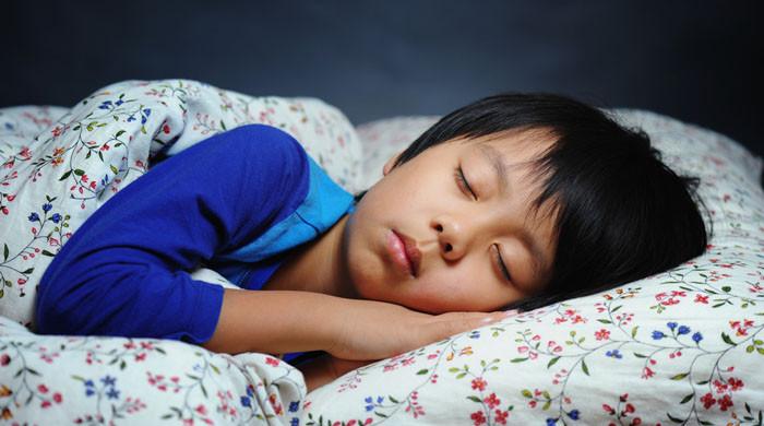 کیا امریکی والدین اپنے بچوں کو سونے کے لیے میلاتون کا استعمال کر رہے ہیں؟