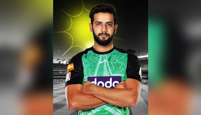 Pakistani all-rounder Imad Wasim poses wearing the Melbourne Stars jersey. — X/@StarsBBL