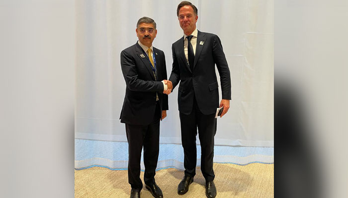 Caretaker Prime Minister Anwaar-ul-Haq Kakar meets his Dutch counterpart Mark Rutte on the sidelines of the high-level segment of the UN’s 28th Conference of Parties on December 1, 2023. — PID