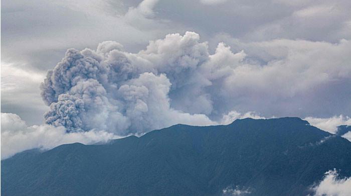 Endonezya’da Marapi yanardağının patlaması sonucu 11 dağcı öldü, düzinelerce yitik