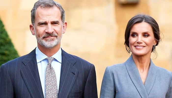 La reine Letizia d'Espagne écarte les allégations de liaison lors de sa sortie avec le roi Felipe
