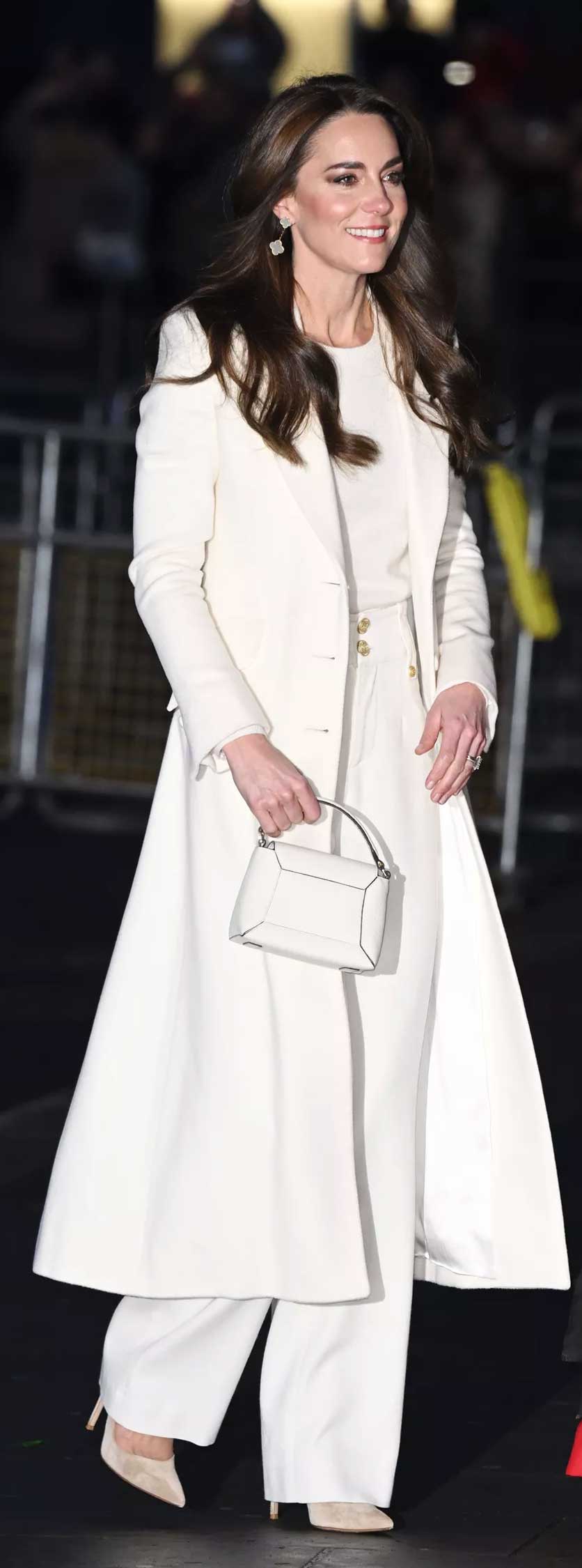 Kate Middleton drops jaws in winter white at her Christmas Carol Concert