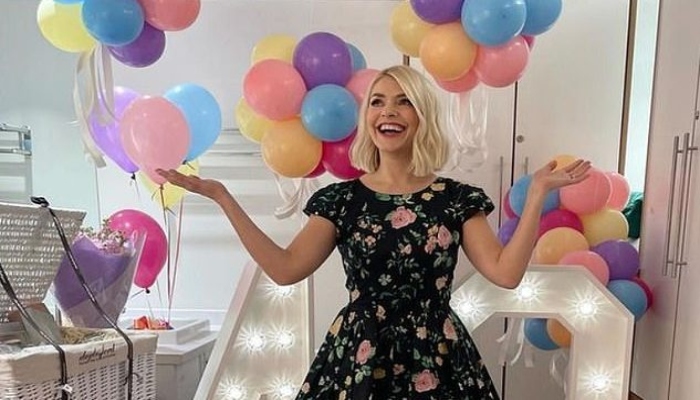 Holly Willoughby has been offered a hosting fee between £200k to £250k