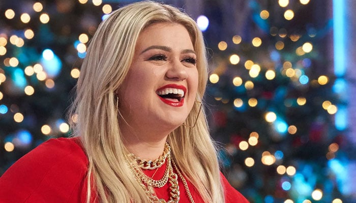 Kelly Clarkson carols her way with This Christmas cover