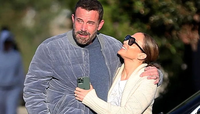 Jennifer Lopez and Ben Affleck were joined by their mothers for some last-minute Christmas shopping