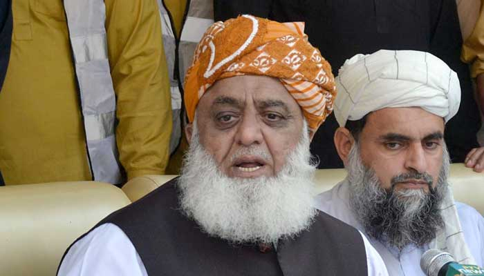 Jamiat Ulema-e-Islam-Fazl (JUI-F) chief Maulana Fazlur Rehman addresses a press conference at Jamia Noor Ul Anwar Maskeen Pura in Chiniot on October 27, 2022. — Online