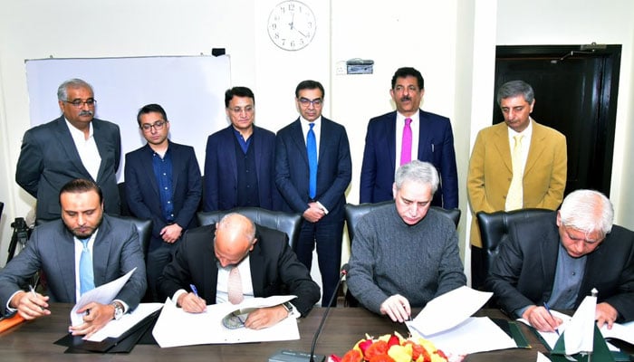 Power Division and K-Electric ink landmark agreements, in the presence of Minister for Energy Muhammad Ali, providing energy security for Karachi at Power Division. — Ministry of Energy/X/@MoWP15