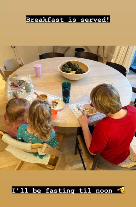 کرس پریٹ تین بچوں کی نایاب تصویر کے ساتھ دلوں کو پگھلا دیتا ہے: ناشتہ پیش کیا جاتا ہے!