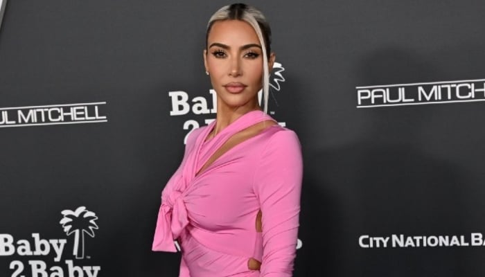 Kim Kardashian gives hard-to-catch vibes in new selfie