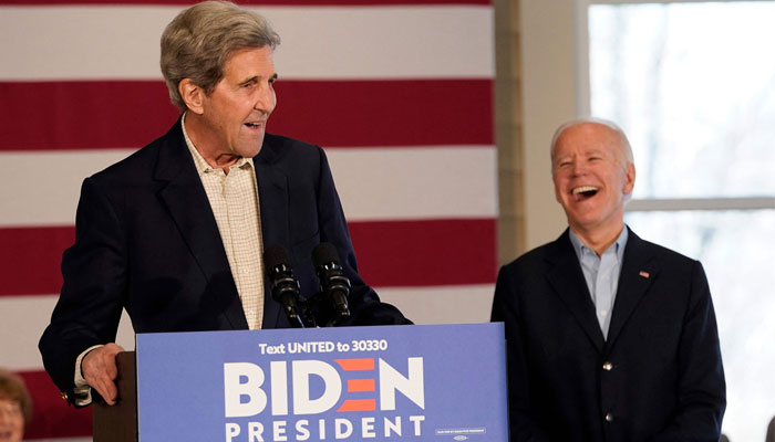 US President Joe Biden (L) campaigns with US climate envoy John Kerry on December 6, 2019, in Cedar Rapids, Iowa. — AFP