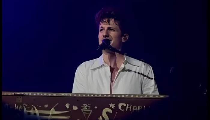 Charlie Puth recalls Matthew Perry at 2023 Emmys with Friends theme song