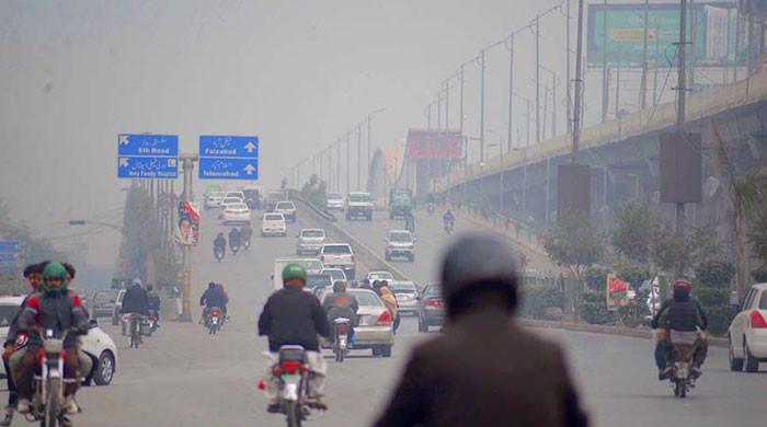 Yoğun sis Rawalpindi ve İslamabad’da uçuş ve tren tarifelerini aksatıyor